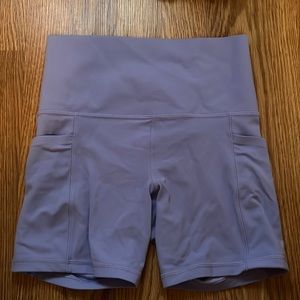Athleta purple size xs salutation stash pocket II 5” short